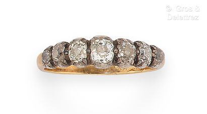 null Yellow gold ring set with old-cut diamonds. Finger size : 49. Gross weight :...