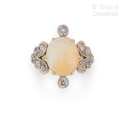 null Yellow gold and platinum ring set with an opal cabochon and old-cut diamonds....