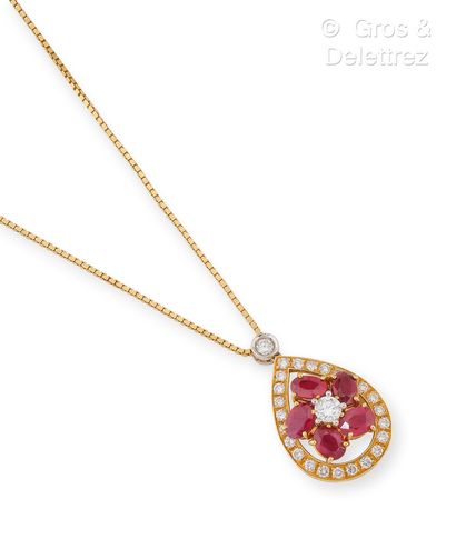 null Yellow gold "Drop" pendant paved with brilliant-cut diamonds, surmounted by...