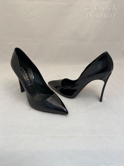 null CASADEI Paire d'escarpins en cuir verni noir., talon 11 cm en composite brillant...