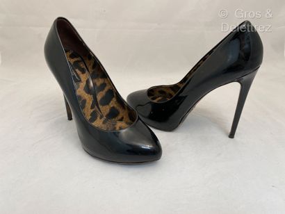 null DOLCE & GABANNA Pair of black patent leather pumps, leopard print inside and...