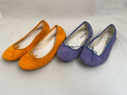 null REPETTO Lot composed of two pairs of suede ballerinas, one orange, the other...