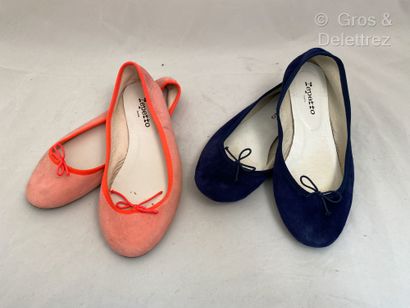 null REPETTO Paris Lot composed of two pair of suede ballerinas, one navy blue, the...