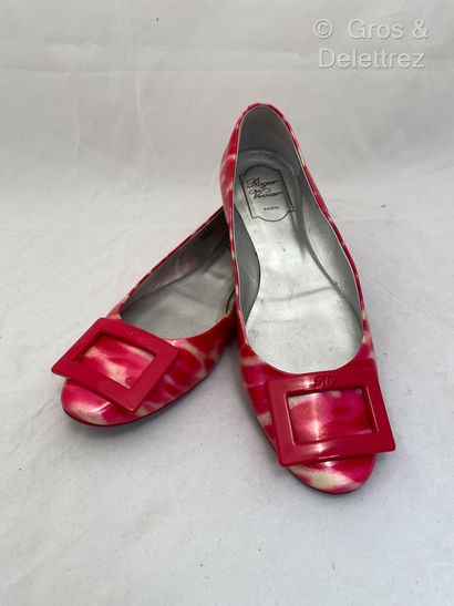 null ROGER VIVIER Pair of pink and white patent leather ballerinas. T 39 1/2