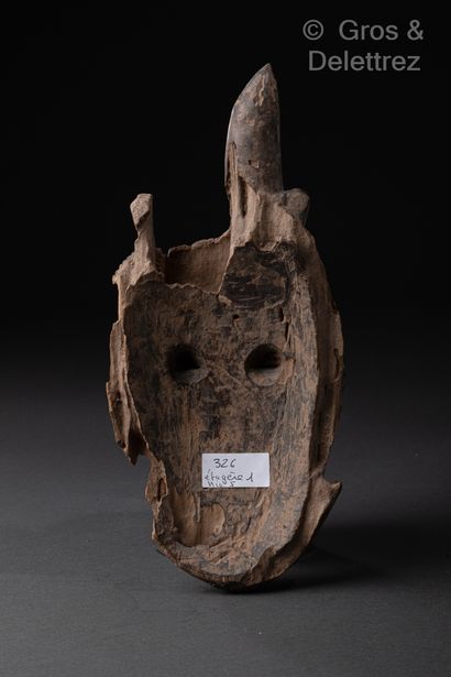 null 
Fragment de masque




Baoulé




Côte d'Ivoire 




Haut : 30 cm - larg :...