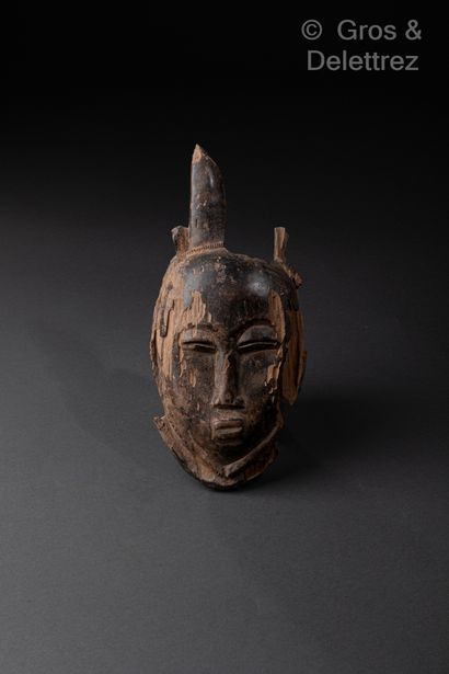 null 
Fragment de masque




Baoulé




Côte d'Ivoire 




Haut : 30 cm - larg :...