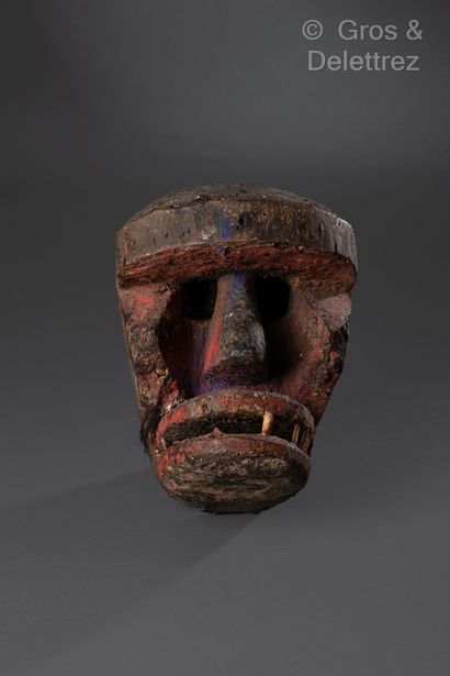 null COTE D'IVOIRE GUERE WOBE

Masque en bois figurant une tête stylisée avec dents...
