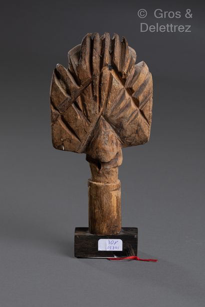 null GABON MITSOGHO

Head of a character in wood with traces of kaolin

Height :...