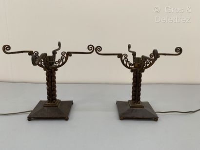 null French work 1925



Pair of wrought iron lamps with a pearl frieze and resting...