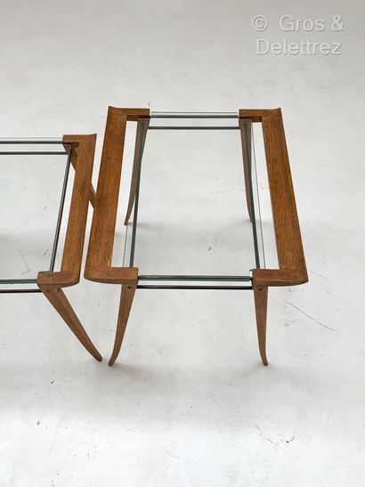 null MAXIME OLD (1910-1991)


Suite de trois tables gigognes en chêne à plateaux...