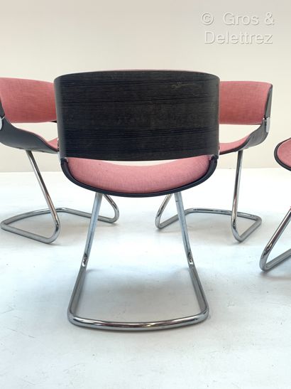 null Etienne FERMIGIER (1932 - 1973) 


Suite de quatre chaises, structure en metal...