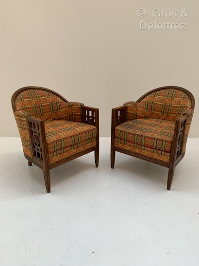 null Paul Follot (1877-1941)


Paire de fauteuils en hêtre teinté à dossier gondole...