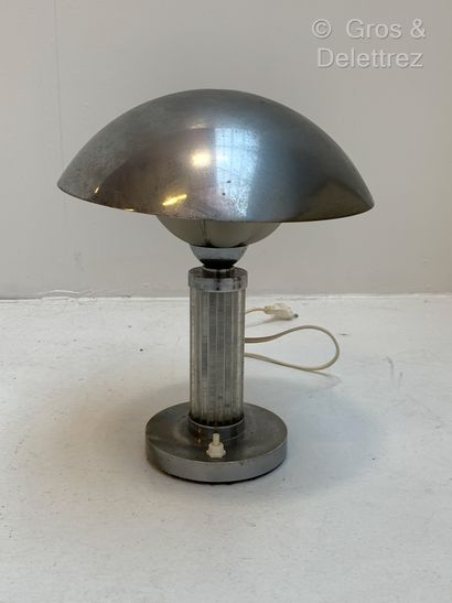 Travail moderniste


 lampe de bureau en...