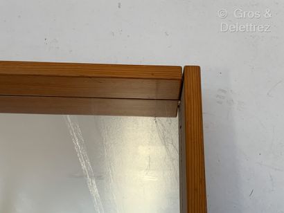 null Travail des années 60


Miroir en pin


121 x 60 cm