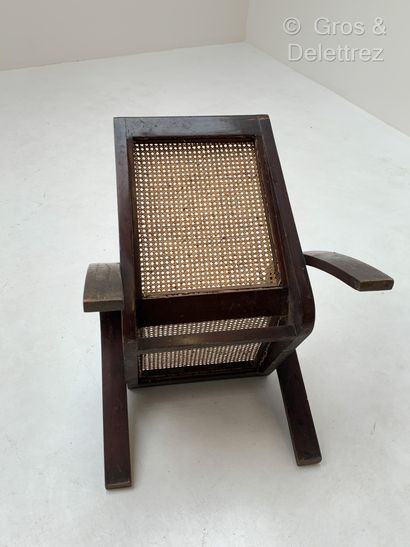 null Travail 1960


Paire de fauteuils en bois courbé teinté


Assise et dossier...