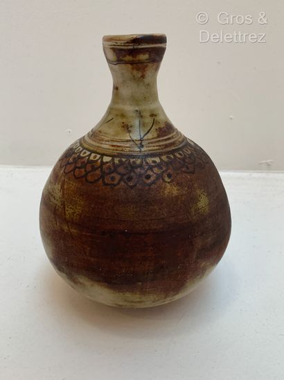 null Gilbert PORTANIER (né en 1926)


Vase sur talon en céramique emmaillée a décor...