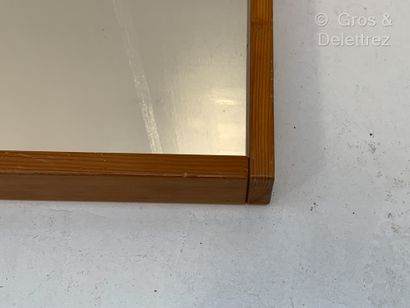 null Travail des années 60


Miroir en pin


121 x 60 cm