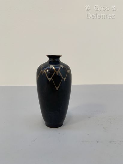 null 
CHRISTOFLE 






Vase piriforme en dinanderie de cuivre à motifs géométriques...