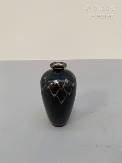 null 
CHRISTOFLE 






Vase piriforme en dinanderie de cuivre à motifs géométriques...