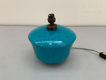 null Paul BONIFAS (1893-1967) 


Lampe en céramique émaillée bleu turquoise à panse...