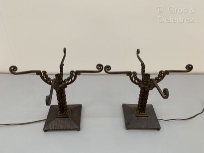 null French work 1925



Pair of wrought iron lamps with a pearl frieze and resting...