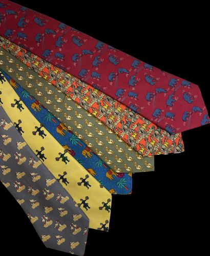null HERMES Paris made in France- Lot composé de six cravates en twill de soie imprimée...