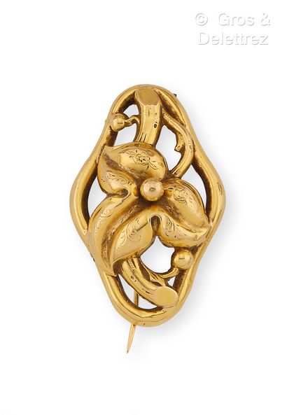 null Brooch " Flower " in yellow gold. Dimensions : 3,9 x 2,5 cm. Gross weight: ...