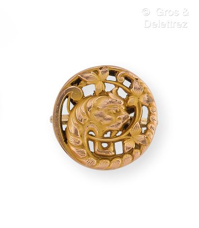 null Yellow gold and metal ring, composed of a circular motif carved with a chimera....