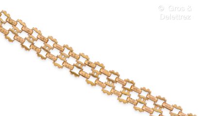 null Yellow gold bracelet with old mesh (accidents). Length : 18 cm. Gross weight...