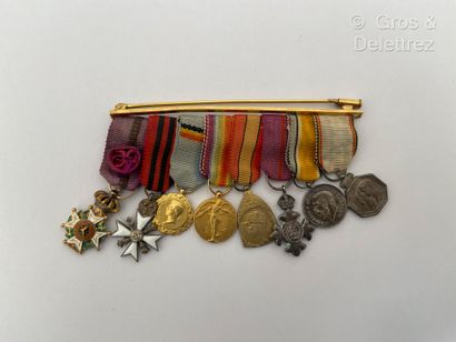 null Metal barrettes holding eight miniature Belgian military medals in silver, metal...