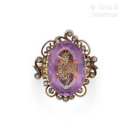 null Yellow gold and silver ring, adorned with an oval faceted amethyst topped by...