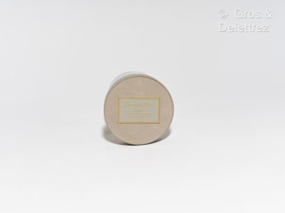 null Christian DIOR - Boule de neige "Diosera" figurant une tenue de la collection...