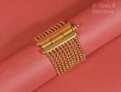 Yves SAINT LAURENT Bracelet dix rangs perlés en métal doré. Signé. Longueur : 19...