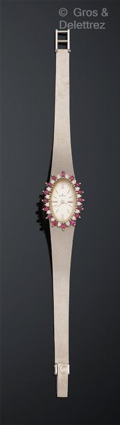CHRIS CLAIRE, vers 1960-1970 Bracelet-montre de dame en or gris 750 millièmes, boîtier...