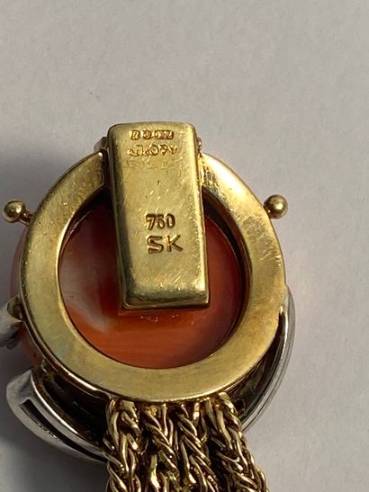 ASPREY, Années 1970 Bracelet en or jaune et or gris 750 millièmes composé de sept...