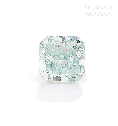 Color diamond on paper radiant cut weighing:...