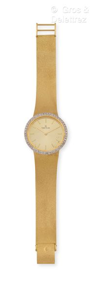 CHRIS CLAIRE, vers 1960 Bracelet-montre en or jaune et or gris 750 millièmes, boîtier...
