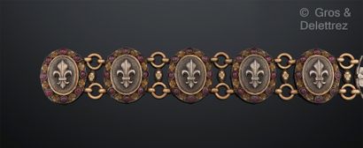 Travail français du XIXe siècle Historicist silver bracelet and vermeil 800 thousandths...