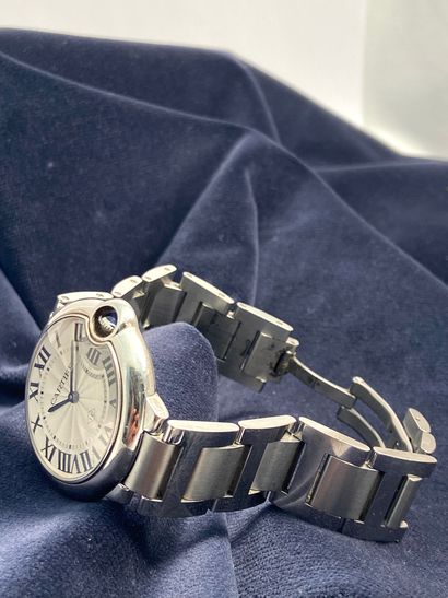 CARTIER « Ballon bleu » Bracelet-montre en acier, boîtier rond (36mm), cadran argenté...