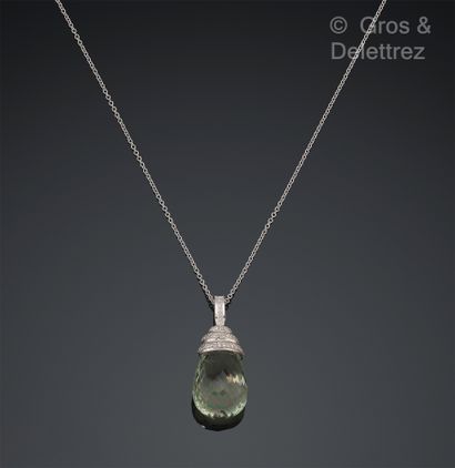 Pendant in white gold 750 thousandth holding...