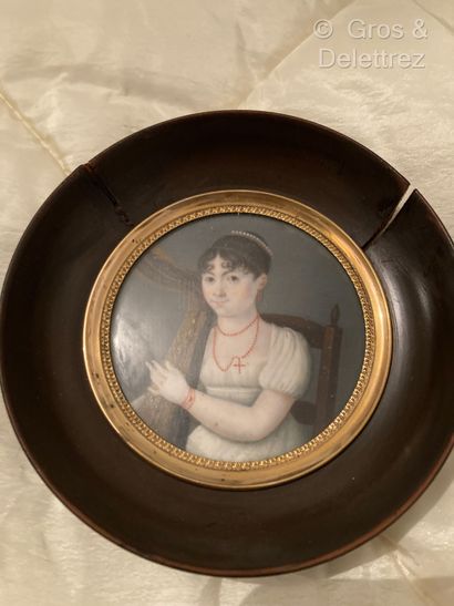 null Miniature 
École française vers 1830 
Portrait de femme à la lyre et au collier...