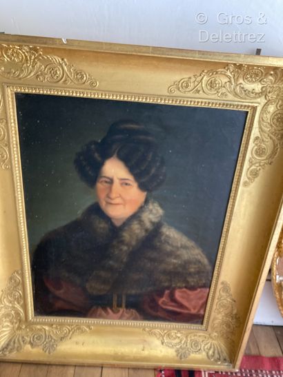 null École française vers 1820
Portrait de femme au manteau de fourrure 
Huile sur...
