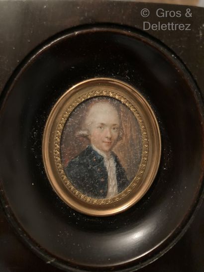 null Miniature 
École française de la fin du XVIIIe
Portrait d’homme à la veste bleue
Gouache...