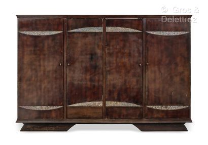 Travail DES ANNÉES 1930 Important meuble de rangement à caisson en bois laqué brun...