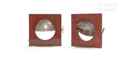 Louis DAMON (1860-1947) Paire de lampes modernistes en placage d’acajou et métal...