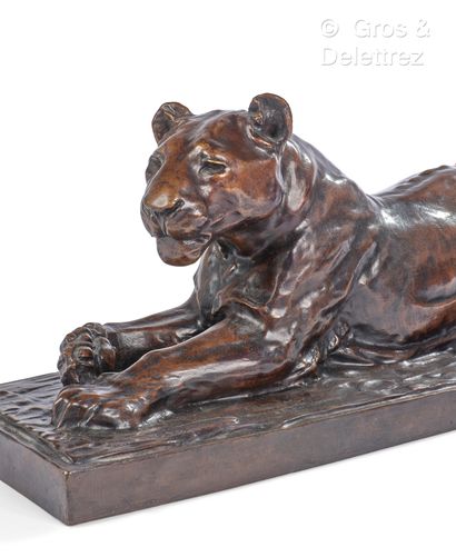 Maurice PROST (1894-1967) Lionne couchée
Sculpture en bronze à patine brune.
Signée...