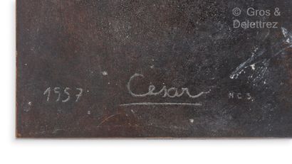CÉSAR [FRANCE] (1921-1998) Quelques cornières, 1957-1973
Épreuve en bronze à patine...