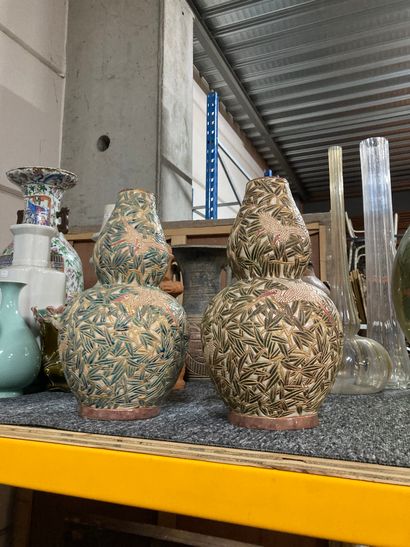 null Chine du Sud ou Vietnam. Paire de vases double gourde en grès émaillé style...