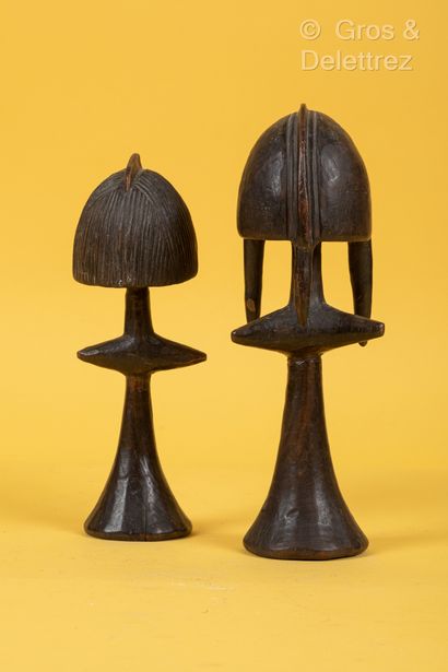 Poupées de fertilité Bagirmi, paire Paire de figurines en bois sculpté patiné figurant...