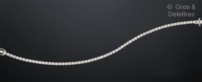 null Bracelet ligne or gris 750 millièmes entièrement serti de diamants taille brillant.	
Poids...